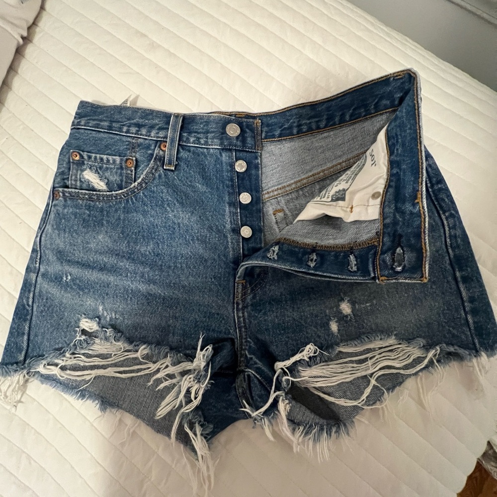 Levi’s Jean Shorts size 28 brand new